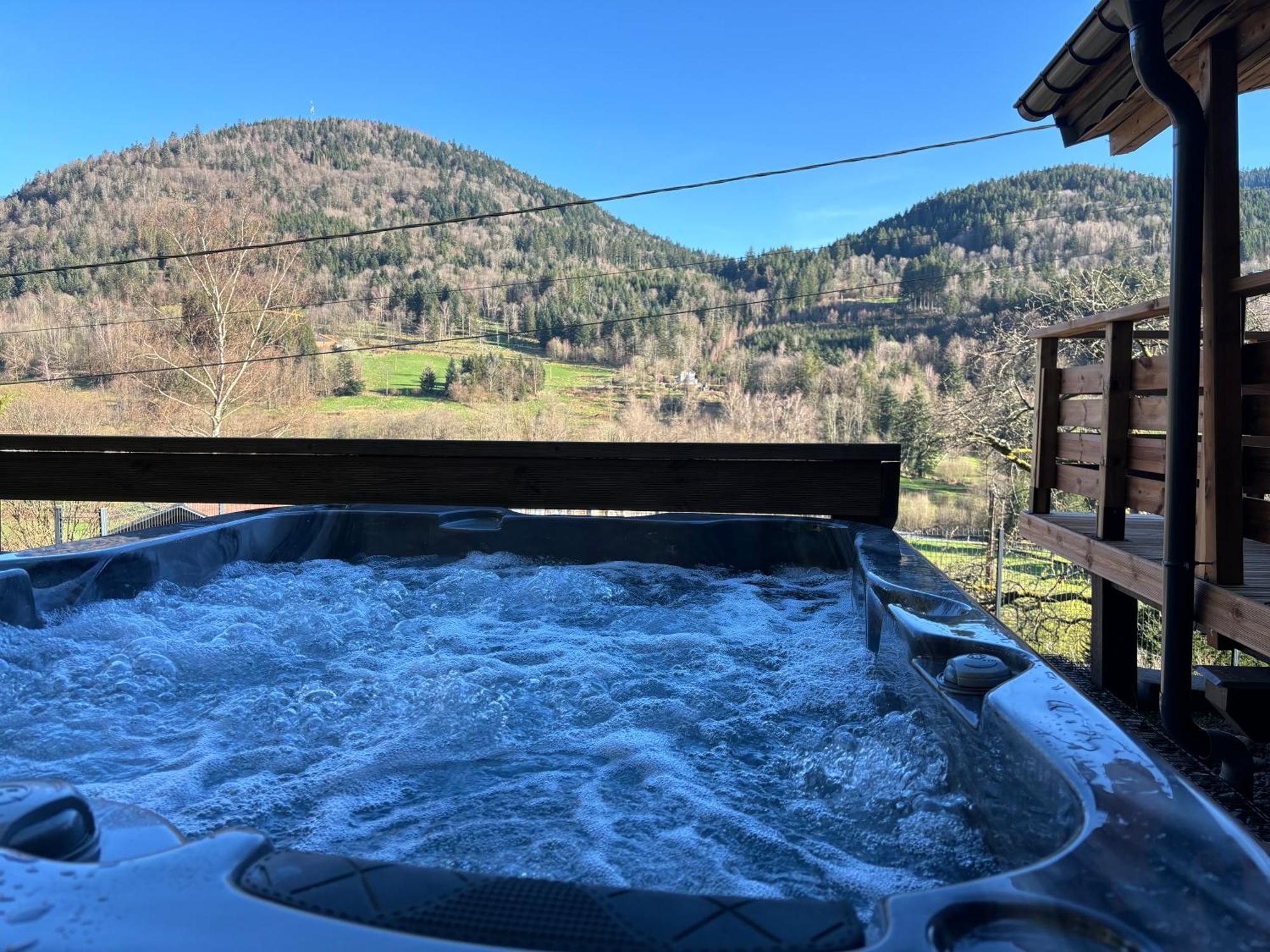 Chalet Du Faubourg & Jacuzzi, Proximite Gerardmer & La Bresse Rochesson Exteriör bild
